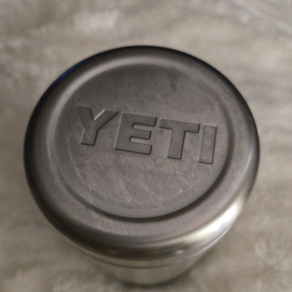 YETI Silver Stainless Steel Rambler Colster 12 OZ - Picture 2 of 11
